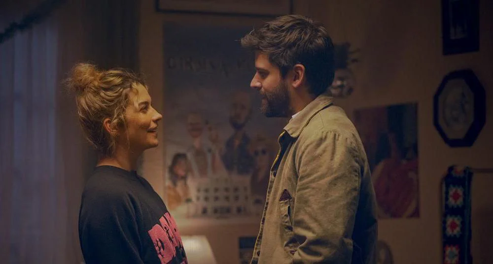 'All That She Wants' con Annie Murphy recibe críticas como una comedia romántica agradable