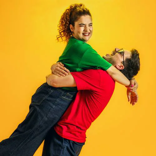 Estrena 'Lo peor de mis amigos' en el Teatro Milán con trama sobre amistad y crisis a los 40