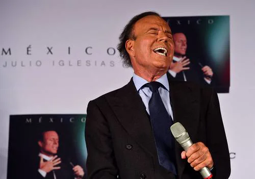 Dos ex empleadas de Julio Iglesias presentan nueva denuncia por agresión sexual y trabajo forzado
