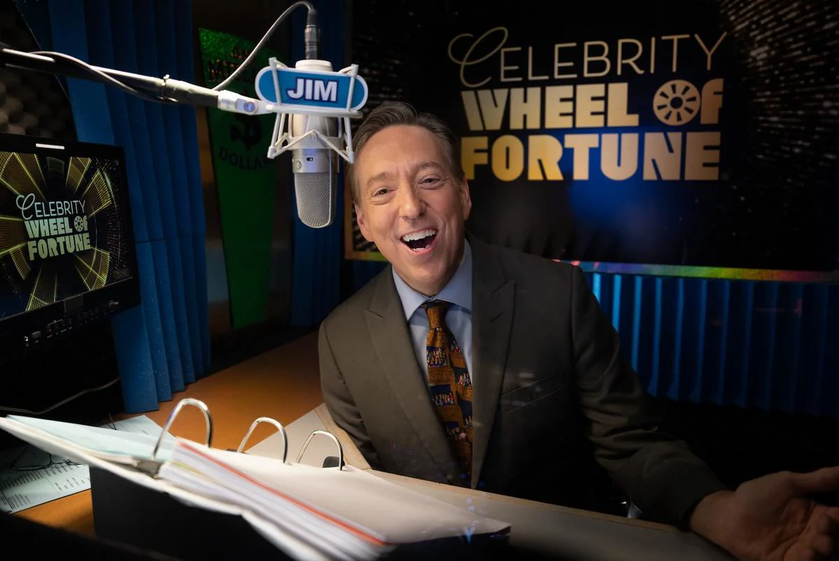 Suspenden a Jim Thornton, voz de 'Wheel of Fortune', tras alegaciones en un vuelo