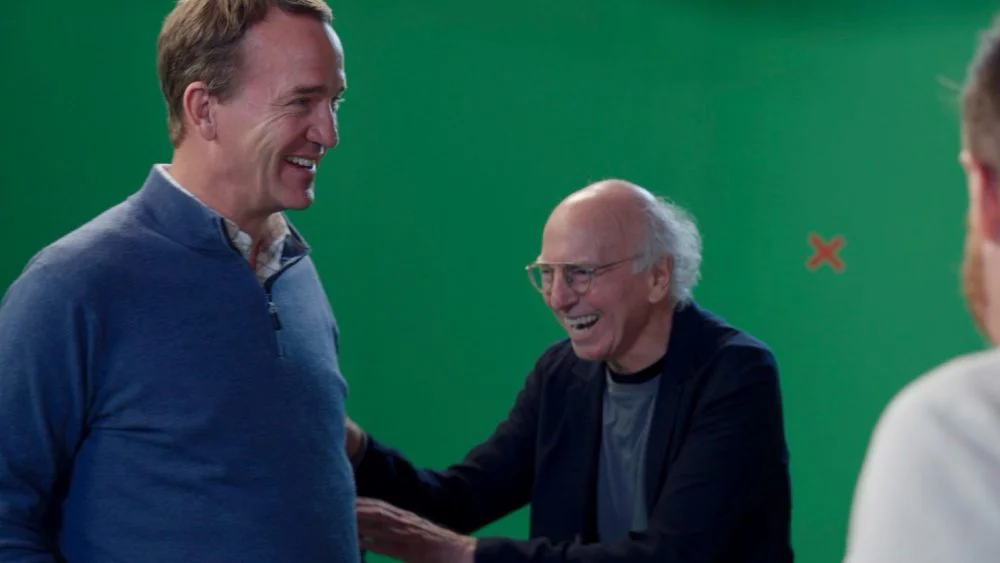 Peyton y Eli Manning lanzan promo estilo película de acción para el calendario 2026-2027 de 'ManningCast'