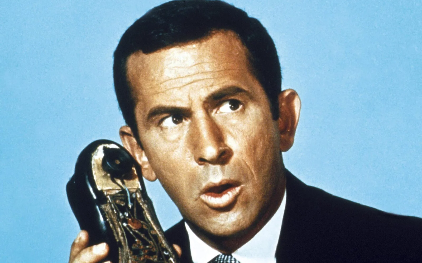 Warner Bros prepara reboot de 'Superagente 86' con John Mulaney como protagonista potencial