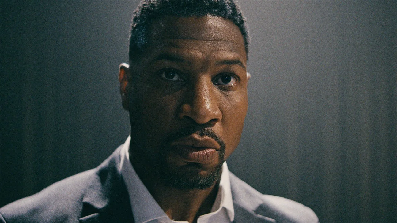 Jonathan Majors protagoniza polémica secuela 'Run Hide Fight: Infidels' con discurso antiislámico