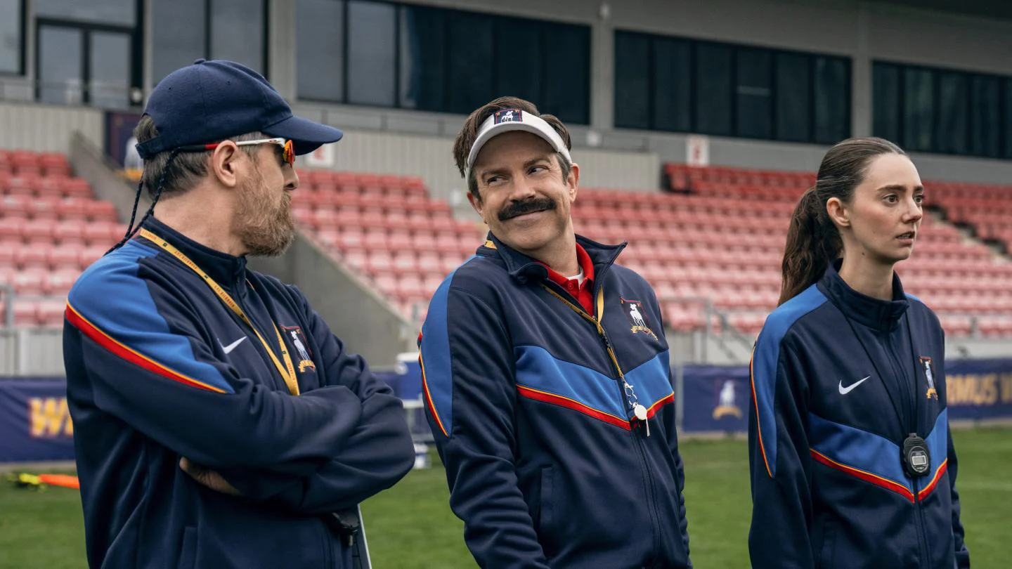'Ted Lasso' llega a la mitad de su cuarta temporada con conflictos románticos y derrota de las Lady Greyhounds