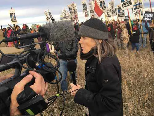 Documental narra la resistencia de Democracy Now! frente a la censura en EU