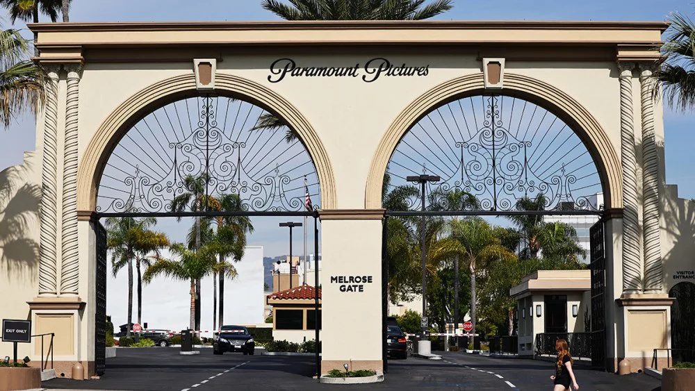 Paramount amenaza con dejar California tras demanda estatal contra su fusión