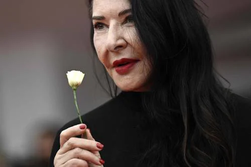 Marina Abramović asiste a la alfombra roja de la película 'Dau' en Venecia
