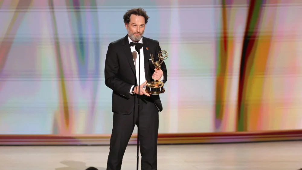 Matthew Rhys gana el Emmy a mejor actor en miniserie por 'The Beast in Me'