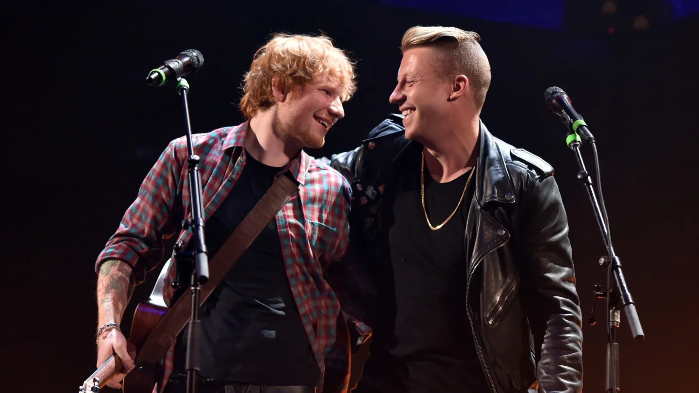 Ed Sheeran expulsa a Macklemore de su gira tras ultimátum de dueños de estadios por comentarios pro-Palestina