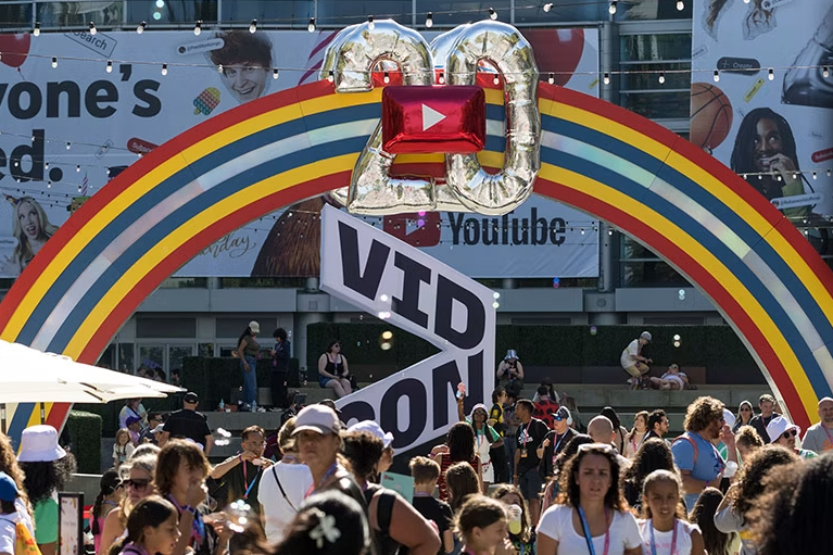 VidCon deja Anaheim tras 16 años y se fusiona con LIONS para crear VidCon x LIONS Creators