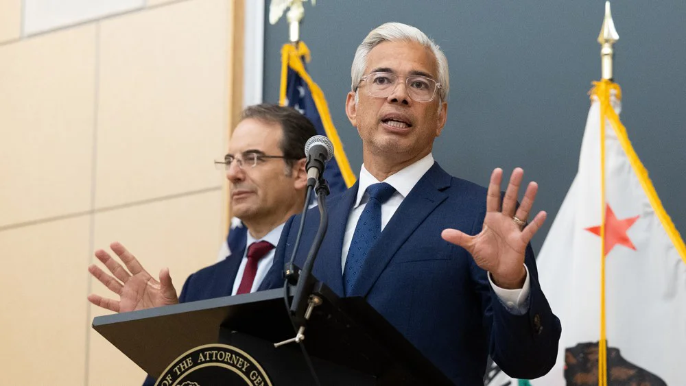 Rob Bonta enfrenta a Paramount en caso antimonopolio bajo presión política