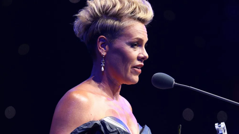 Pink explica por qué pidió sacar a Macklemore de la gira de Ed Sheeran tras controversia pro-Palestina