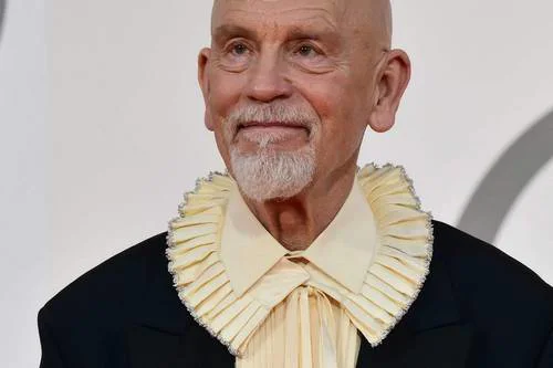 John Malkovich desmiente rumores de retiro durante el Festival de Venecia