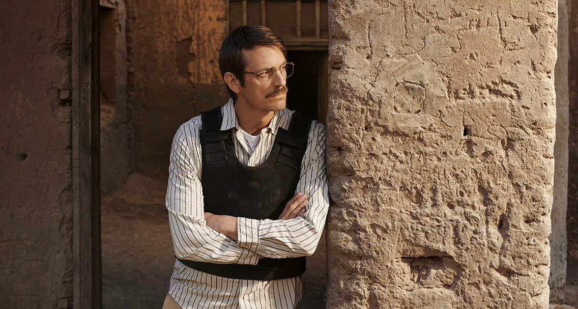 Joel Kinnaman interpreta al exanalista de la CIA John Nixon en la serie de TNT 'High Value Target: The Hunt for Saddam'
