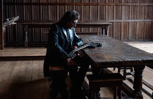 Tony Iommi anuncia From The Dark y estrena World Alone en Birmingham