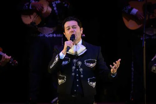 El Cervantino conmemora el centenario de José Alfredo Jiménez con Arturo Chacón-Cruz y el Mariachi Gama 1000